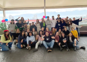 Estudiantes de intercambio celebraron las festividades patrias con un pie de cueca