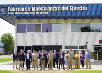 Defensa e innovación: Universidad Bernardo O’Higgins visita FAMAE para impulsar colaboración tecnológica