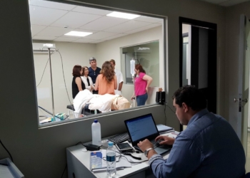 Expertos del Centro de Simulación de la UBO dictan curso en Paraguay