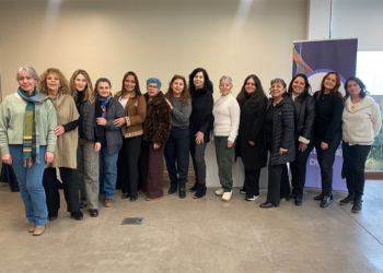 La UBO inaugura «Relato Mágico», exposición que convierte la literatura en arte en vidrio