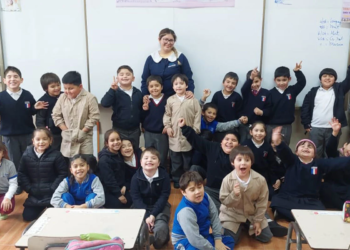 Estudiante de Pedagogía en Educación General Básica de la UBO realiza práctica en el Colegio Louis Pasteur de Traiguén