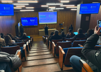 UBO fortalece el uso pedagógico de la inteligencia artificial junto a la comunidad educativa del Liceo Manuel Barros Borgoño